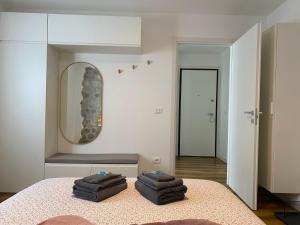 a bedroom with a bed with towels on it at Appartamento Scaligeri in Venzone +31 photos