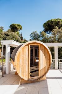 a wooden tub sitting on top of a house at Casa Blanca in Dosríus