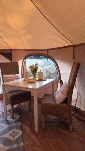 a table and two chairs in a tent at Witte Merel Glamping in Beringen