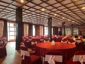 Grand Tamaro Hotel tesisinde bir oturma alanı +139 fotoğraf