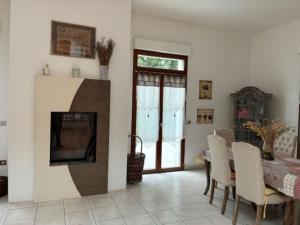 a living room with a table and a fireplace at LA VILLA BOLERO in Saint-Cyr-sur-Loire