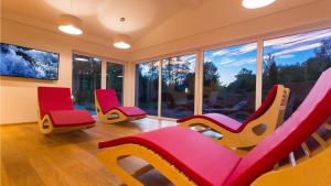 TV a/nebo společenská místnost v ubytování Romantik Hotel Rindenmühle