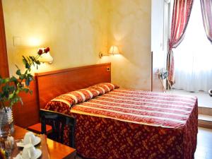 Voodi või voodid majutusasutuse Hotel Labelle toas