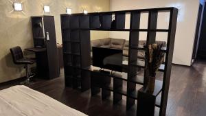 a black book shelf with a television in a living room at Vendi Grand Square Residence in Sibiu