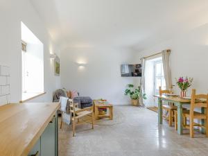 a kitchen and dining room with a table and chairs at Linnet - Uk50154 in Faversham
