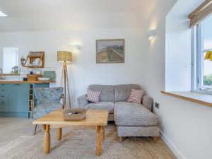 a living room with a couch and a table at Dunnock - Uk50146 in Faversham +17 photos