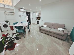 a living room with a couch and a table at Abbate Apartments MIRI in Palermo