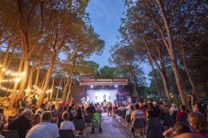 a crowd of people watching a concert on a stage at Club del Sole Jesolo Family Resort in Lido di Jesolo +185 photos