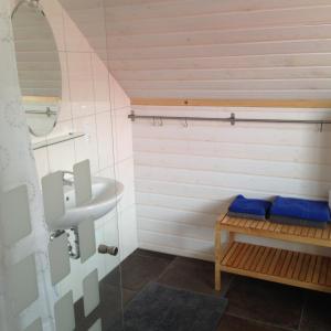 Palanda nebo palandy na pokoji v ubytování Apartments im Schwedenstil