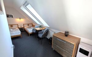 a room with two beds and a table with chairs at Ubytování Tři Vrby in Pasohlávky