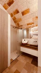 a bathroom with a shower with a stone ceiling at Dal Nadìr allo Zènit room in Polignano a Mare
