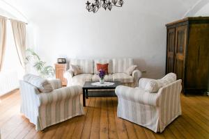 A seating area at Landgut Riegerbauer