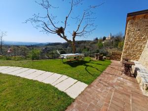 a park with a bench and a tree at Al Colle Rooms in Montebello Vicentino