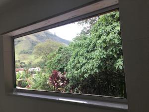 Uma vista da montanha tirada da pousada 