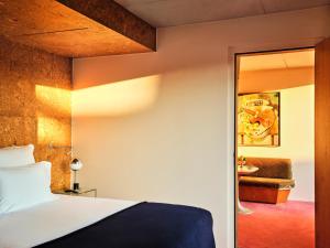 a bedroom with a bed and a living room at Bus Palladium in Paris