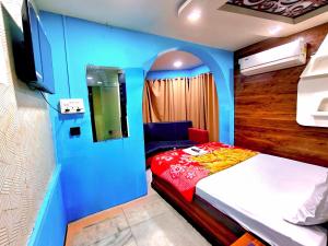 a small room with a bed and a tv at Hotel O Royal in kolkata