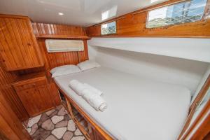 a small bed in the back of a boat at Cakabey Yachting in Demre