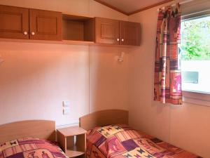 a small bedroom with a bed and a window at Chalet confortable avec terrasse - 6 pers. - API-1-52-2004 in Saint-Oyen