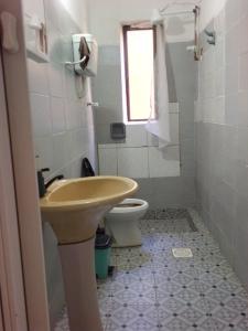 a bathroom with a sink and a toilet at Paraíso chuí in Santa Vitória do Palmar