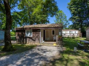 a small shed with a picnic table and a tree at Chalet avec terrasse - 6 pers. - API-1-52-2172 in Girac