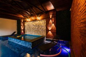 a room with a swimming pool with a table and chairs at Pousada Chale Luiz in Santo Antônio do Pinhal +278 photos