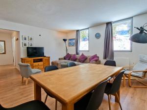 a living room with a table and a couch at Appartement 3 pièces à Flaine, 6 pers, moderne et confortable - FR-1-425-3 in Flaine