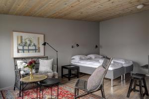a bedroom with a bed and a table and chairs at Silfurberg in Þorgrímsstaðir