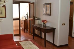 a living room with a table with a vase of flowers on it at Via Belvedere 50 in Montefalco