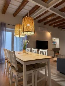 a dining room with a table and chairs at Casa Centenaria 1769 in Cubelles