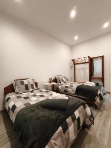 a room with two beds in a room at Casa Galante in Furnas