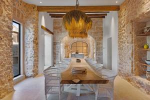 a dining room with a table and chairs at Mansión Santa María in Santa Maria del Camí