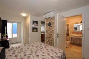 a bedroom with a bed and a bathroom at Holiday House - Bella Nicol in Koper