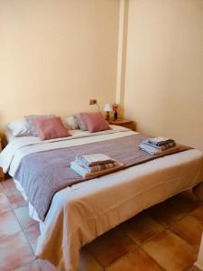 a bedroom with a large bed with towels on it at Juweeltje van Hondon, met groot zwembad en rust in Hondón de las Nieves