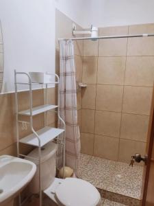 a bathroom with a shower and a toilet and a sink at Piedra Marina Bahia in Bahía de Caráquez