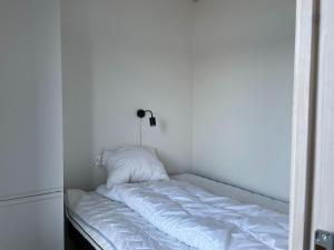 an unmade bed in a corner of a room at DCU-Camping Kulhuse in Kulhuse