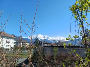 a view of snow covered mountains from a park at Calm & Cozy Apartment with Parking in Sallanches in Sallanches