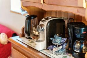 a kitchen counter with a toaster and a coffee maker at Chalet Tessa BELLAGIO in Bellagio