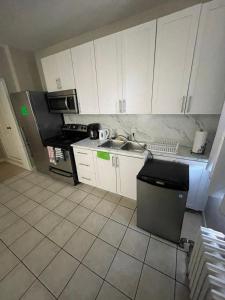 Image showcasing FIFA WORLD CUP 5 PEOPLE STAY APARTMENT-Free Wifi-One Stop to BMO FIELD ...