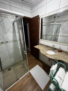 a bathroom with a shower and a sink and a mirror at Casa Conforto & Lazer Foz do Iguaçu in Foz do Iguaçu +26 photos