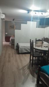 a room with a table and a bed and a bedroom at Córdoba Inn Apart Hotel departamentos amplios in Córdoba