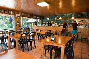 Restaurace v ubytování Bungalows Verneda Mountain Resort