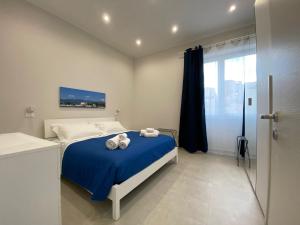 a bedroom with a bed with towels on it at Halisa Casa Vacanze in Palermo