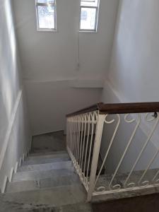 a staircase in a building with two windows at Pousada Paula Lima I in Juiz de Fora