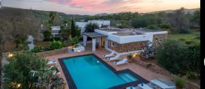 an aerial view of a house with a swimming pool at Morna valley in Sant Carles de Peralta