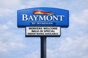 a blue sign for a baylormont sign gmaxwellzosoren gmaxwell walk in special at Baymont by Wyndham Lumberton NC in Lumberton