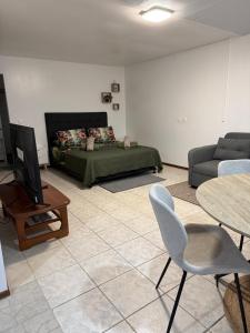 a living room with a couch and a tv and a table at Studio VAI in HUH