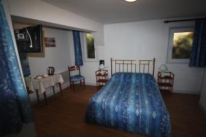 Fotografie z fotogalerie ubytování Hotel Les Deux Sapins v destinaci Cailly-sur-Eure + 31 fotografií