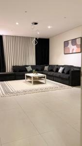 a living room with a couch and a coffee table at الواحه ريزدنس in Medina