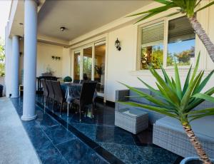 a dining room with a table and chairs at ABC Beachside Retreat in Rosebud