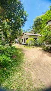 a dirt road in front of a house at Mangala gust house in Habaraduwa Central